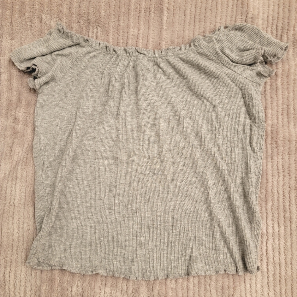 Garage || off shoulder lettuce trim tee